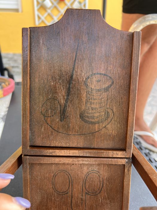 Caixa de costura em madeira antiga