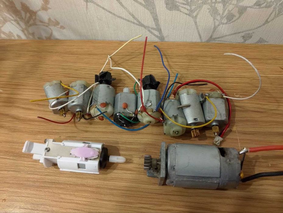 Моторчики  10 шт