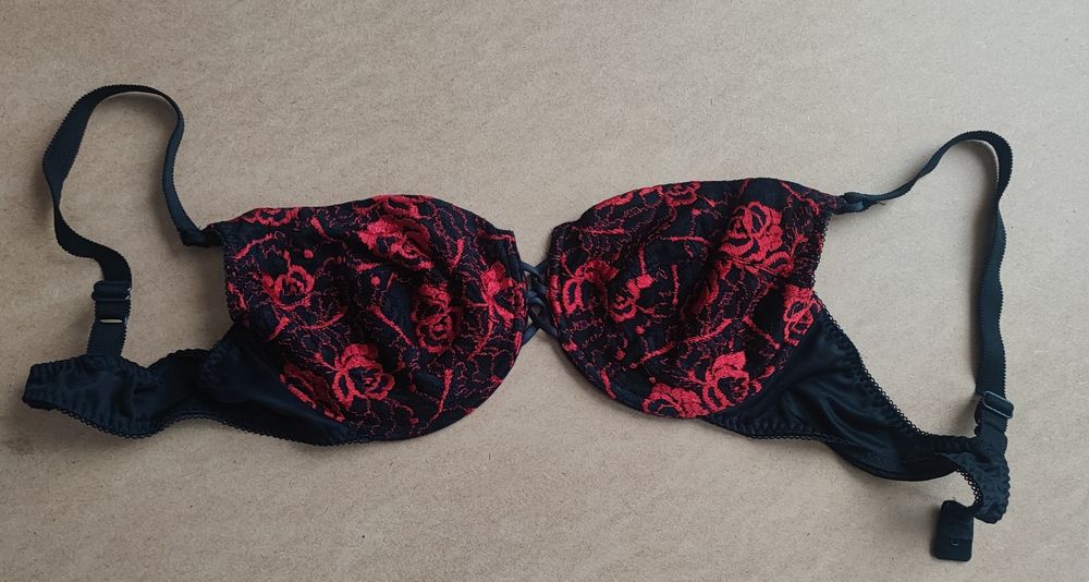 Бюстгальтер новый, без бирки , размер С, третий.