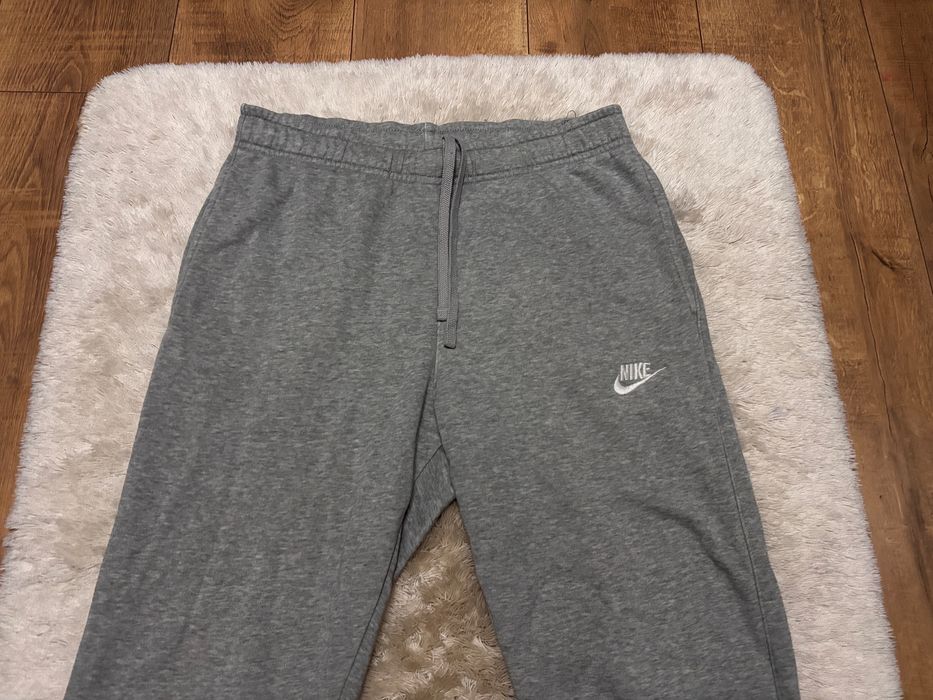 Szare spodnie dresowe Nike