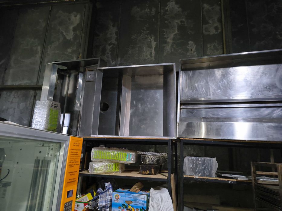 Зонты вытяжные пристенные из нержавейки с жироуловителями (Б/У)