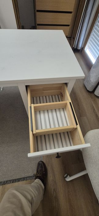 Secretária Hemnes + Cadeira