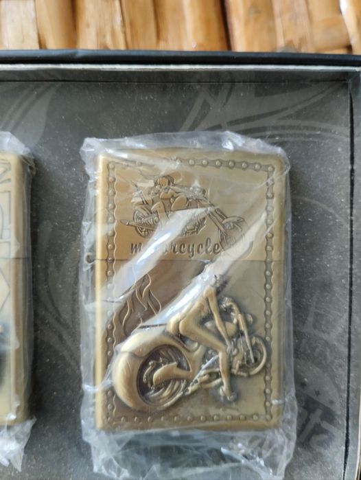 Conjunto de 4 isqueiros tipo Zippo - Novo