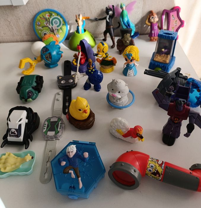 bonecos de várias coleções