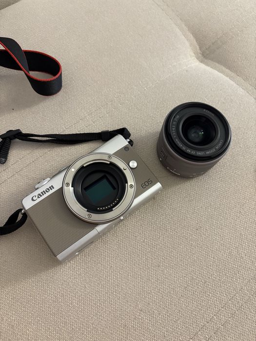 Canon EOS M100 mirrorless