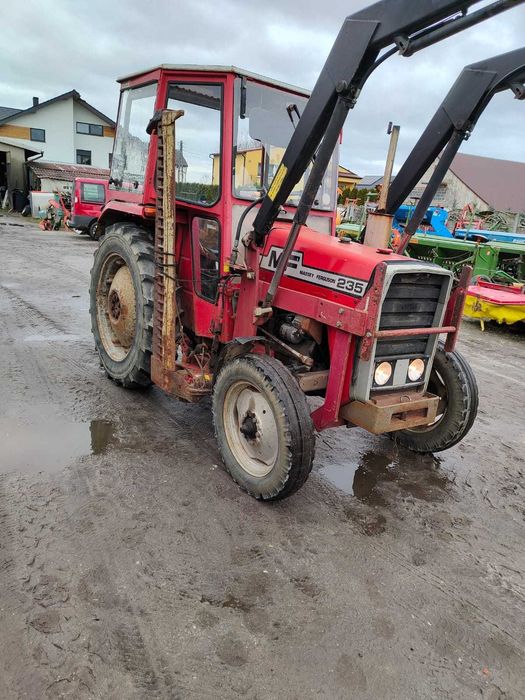 Ciągnik rolniczy MASSEY FERGUSON 235