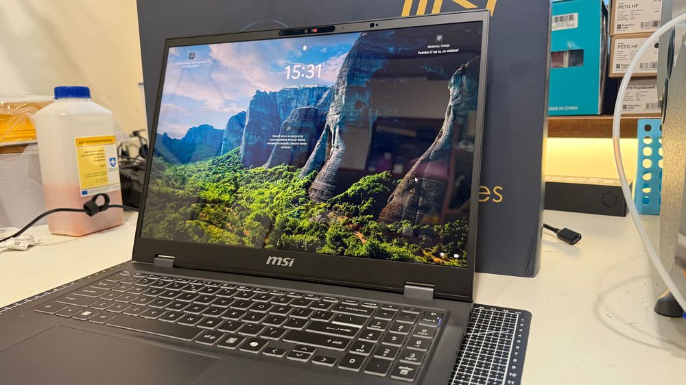 MSI Prestige 16" AI Evo: 1 TB, 16 GB — Intel Ultra 5 - Windows 11 Pro