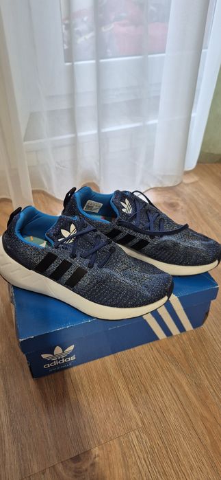 Продам кросівки дитячі підліткові Adidas Снікерси Swift Run 22 623498 Голубий