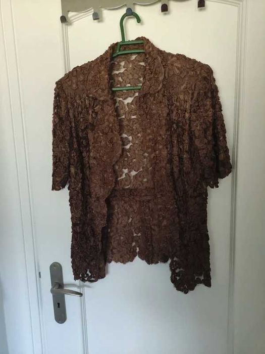 Vestido e jaqueta em renda e tule feito na costureira