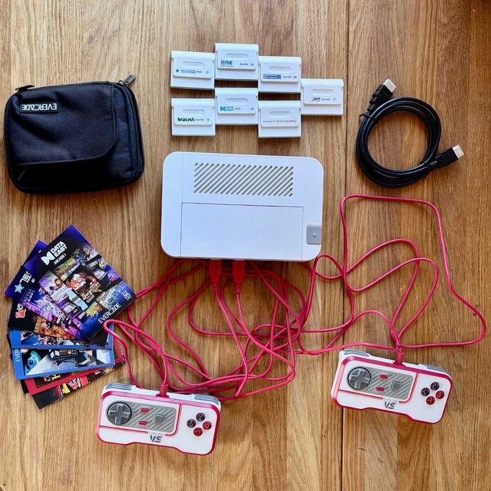 Evercade VS + 2 pady + 7 kartridży (Worms / Legacy of Kain) – komplet