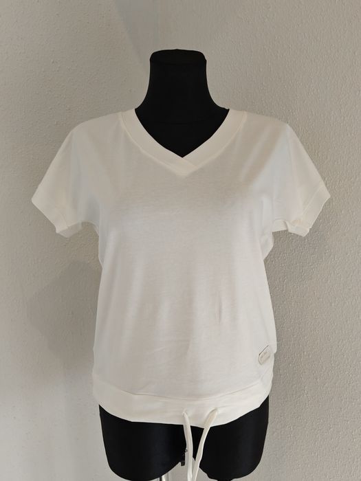 Nowa bluzka damska Megi Collection z krótkim rękawem w kolorze białym.