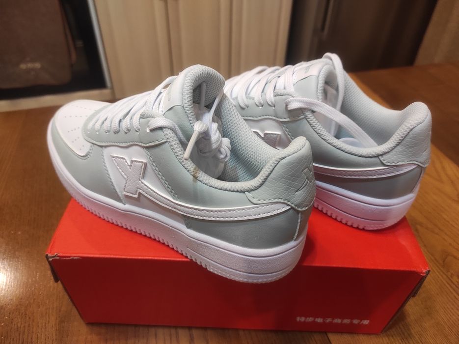 Продам класні кросівки Xtep