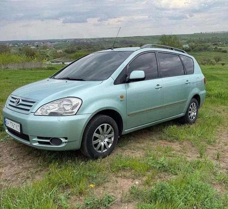 Toyota avensis verso. Мінівен тоета авенсіс версо