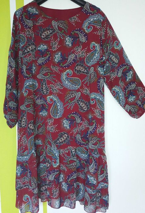 XL(50) Ołówkowa sukienka z falbaną jak nowa