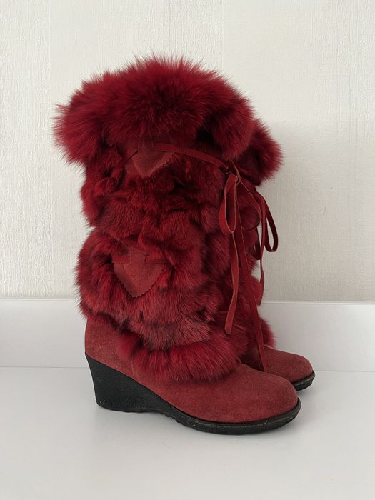 Стильні червоні чоботи унти