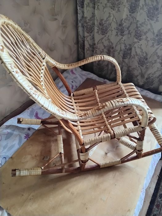 Предлагаю к продаже детское кресло--качалку