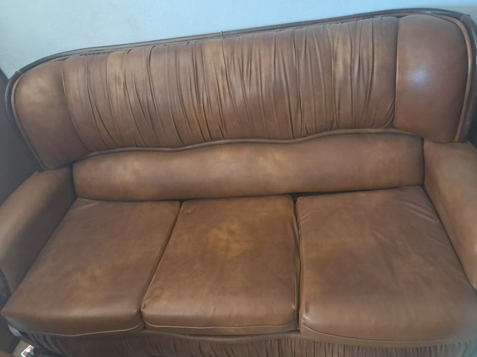 Conjunto sofás  pele com cama