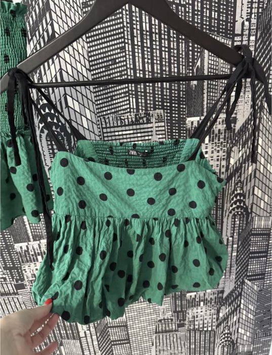 Жіночій костюм Zara зелений костюм в горох зі спідницею і топом Zara