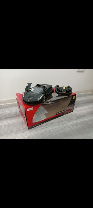 Машинка на радіокеруванні із системою Дріфта Rastar Ferrari Aperta.