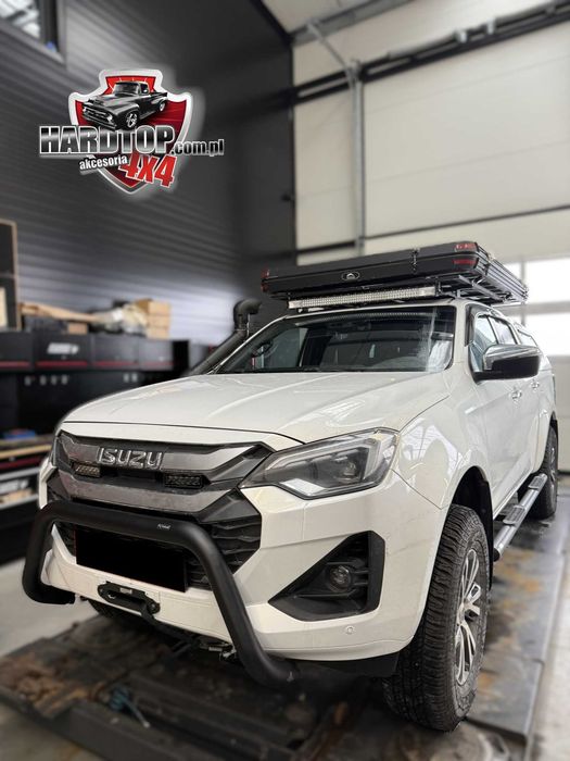Stopnie boczne z nakładkami plastikowymi Czarne  DC Isuzu D-Max 2020+