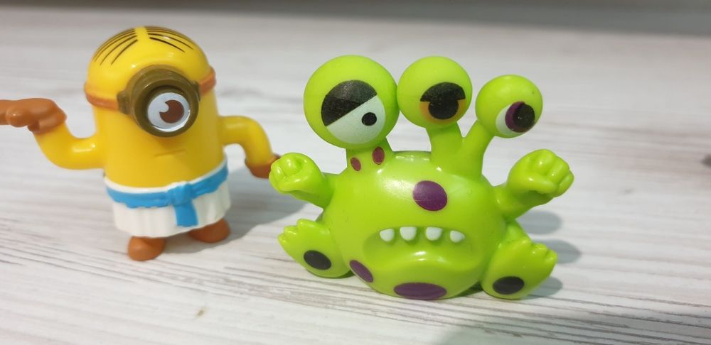 Міньйон. Пластмасові фігурка.