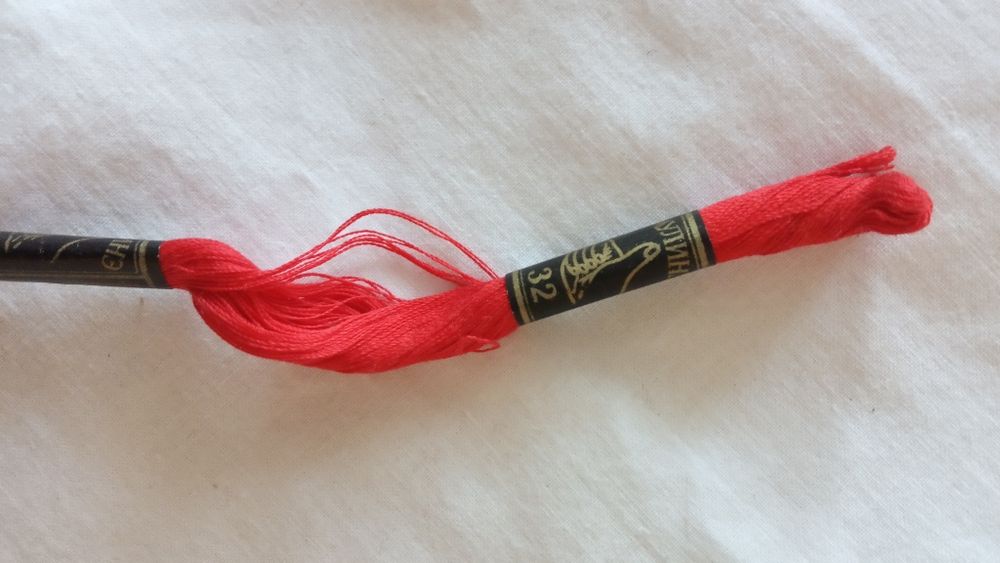 Нитки шерстяні для вишивання.