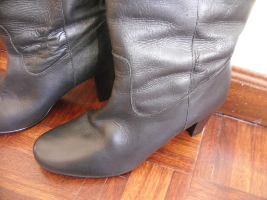 Botas 37 Cano Alto em Pele Genuína - Como Novas