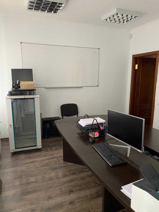 Офіс 80 кв.м, вулиця Бойчука 1-А, метро Звіринецька (Дружби Народів)