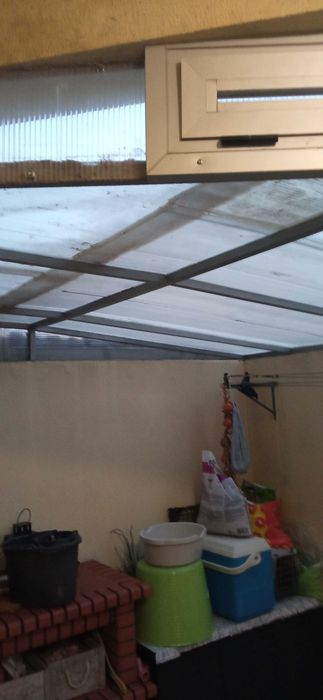 Cobertura terraço de cerca de 15m2 em placas de policarbonato alveolar