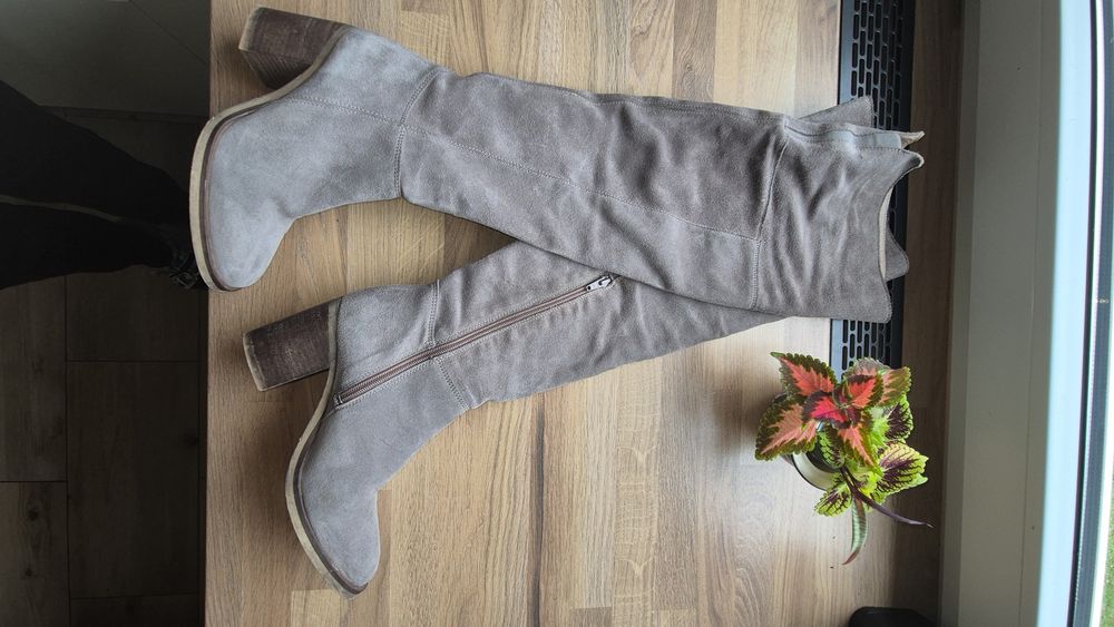 Wysokie beżowe damskie kozaki Wojas 37