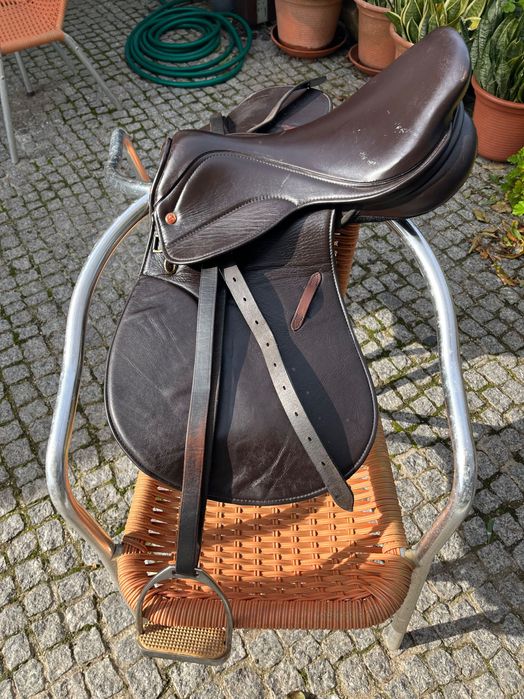 Sela de montar - "The Saddle Company" - muito bom estado