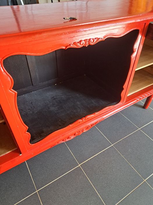 Aparador movel vermelho