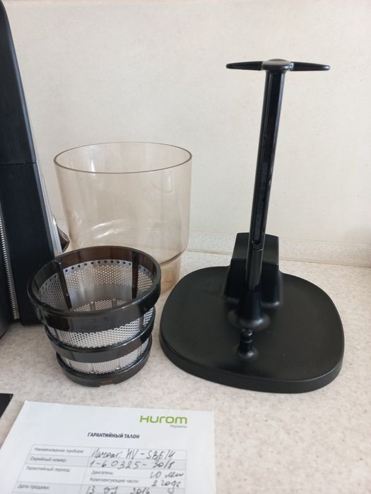 Соковыжималка шнековая