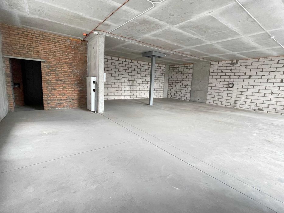 ЖК Варшавський +. Оренда приміщення з терасою. Олександра Олеся, 8-А.