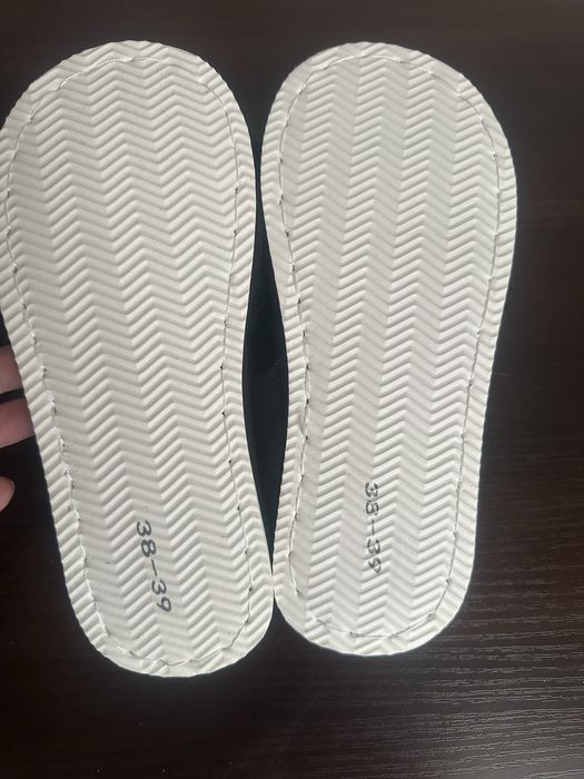 Продам жіночі кімнатні капці.