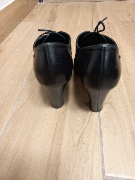 półbuty r. 39 lasocki