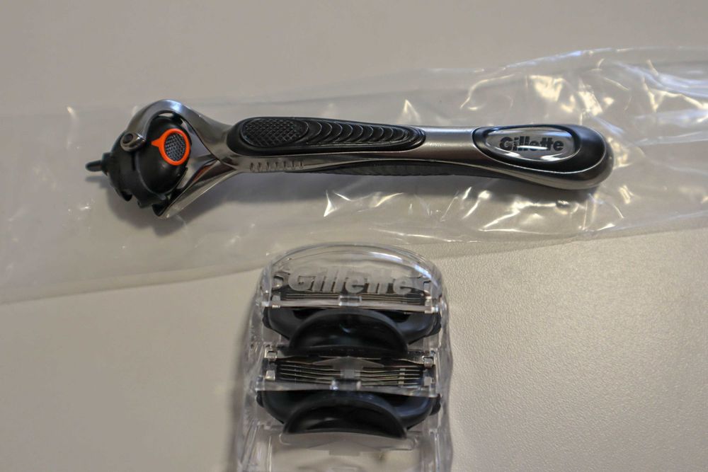 Máquina de Barbear Gillette ProGlide com 2 Recargas NOVA