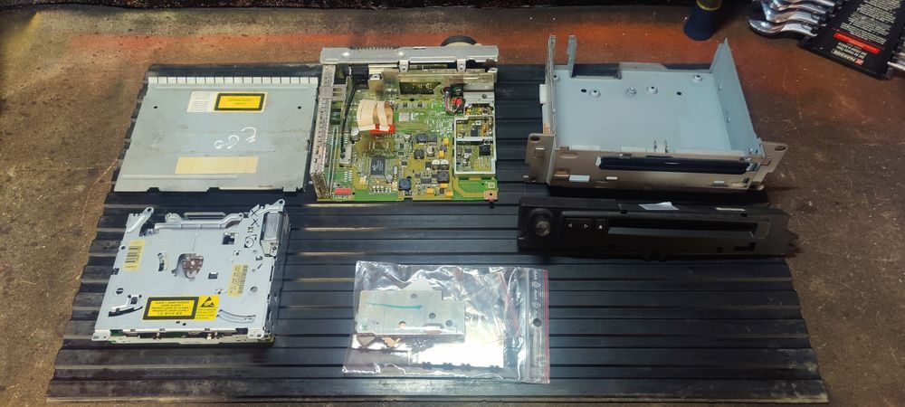 Rádio BMW E60 (Pre-LCI) p/ Reparação ou Peças + Leitor CD Funcional