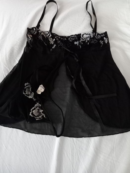 Sprzedam czarną sexi piżamkę rozmiar M