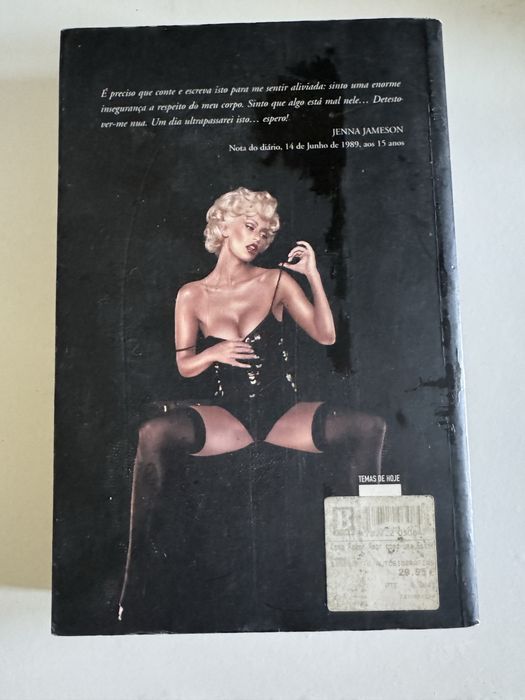 Vendo livro “fazer amor como uma estrela porn*’