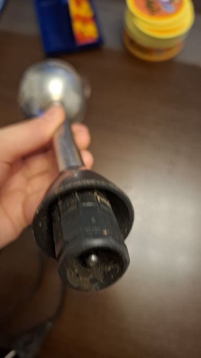 Робочий блендер ручний не має деталі