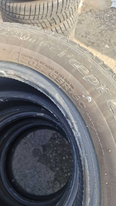 Vários pneus em bos estado