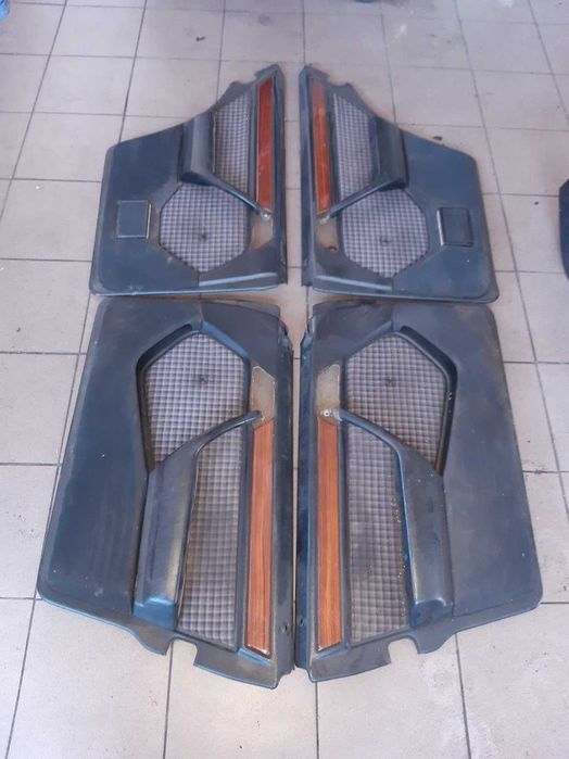 Mercedes W124 - boczki drzwi tapicerki KOMPLET