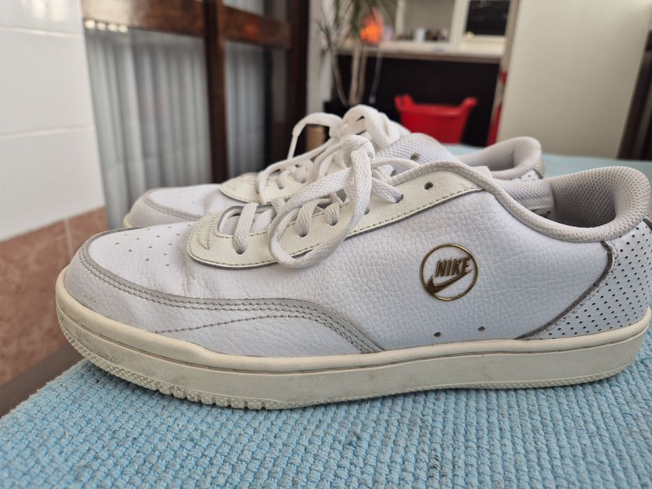 Sapatilhas Nike brancas, tamanho 40.