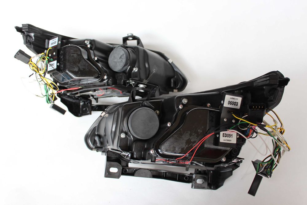 Lampy przednie przód BMW E60 E61 03-04 D2S XENON RINGI LED NEON BLACK