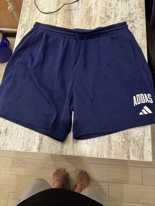 Шорти Adidas.