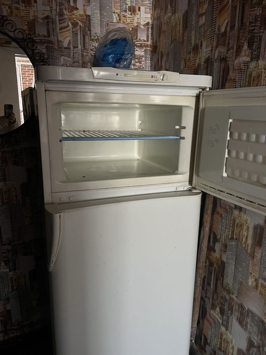 Холодильник продам марки indesit