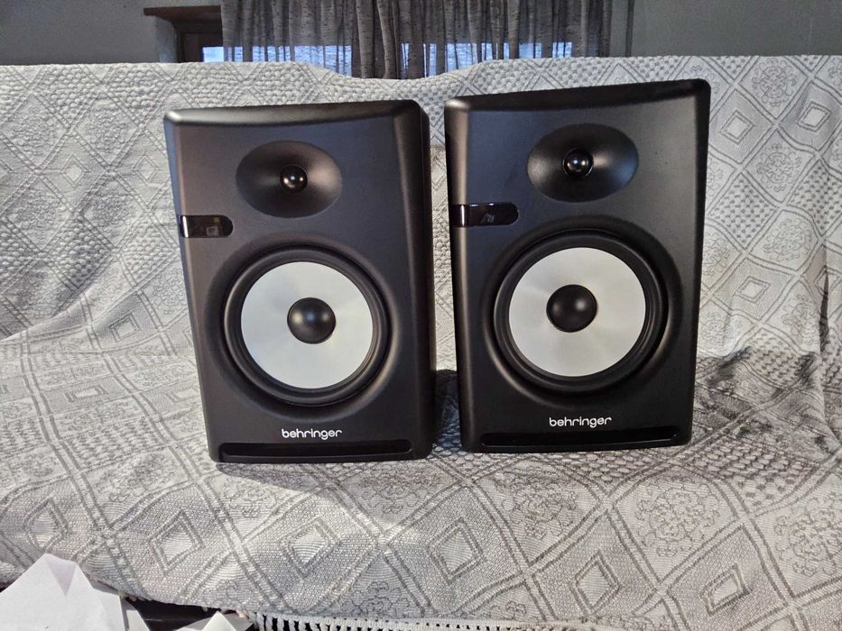 1 Ano de GARANTIA  desconto de 25% BEHRINGER NESSKT K8 - PECHINCHA