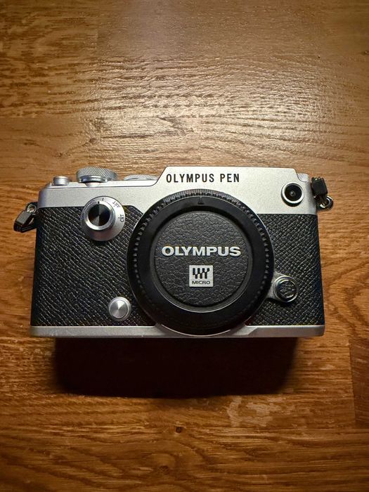 Olympus Pen-F pełny zestaw w stanie kolekcjonerskim + etui