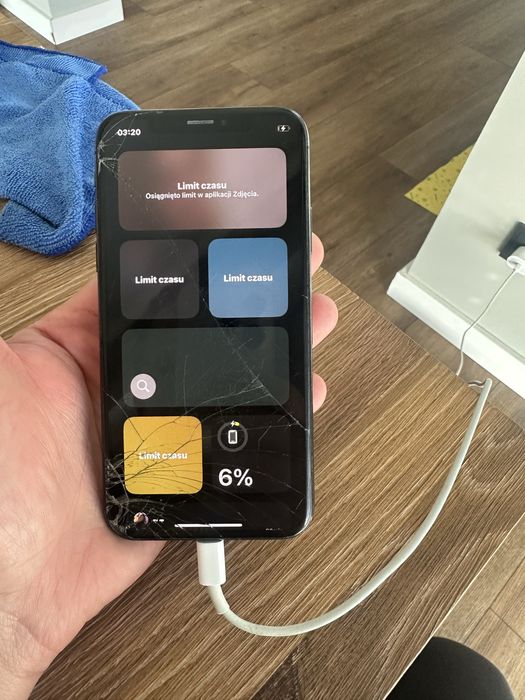 Iphone X zbity  ekran